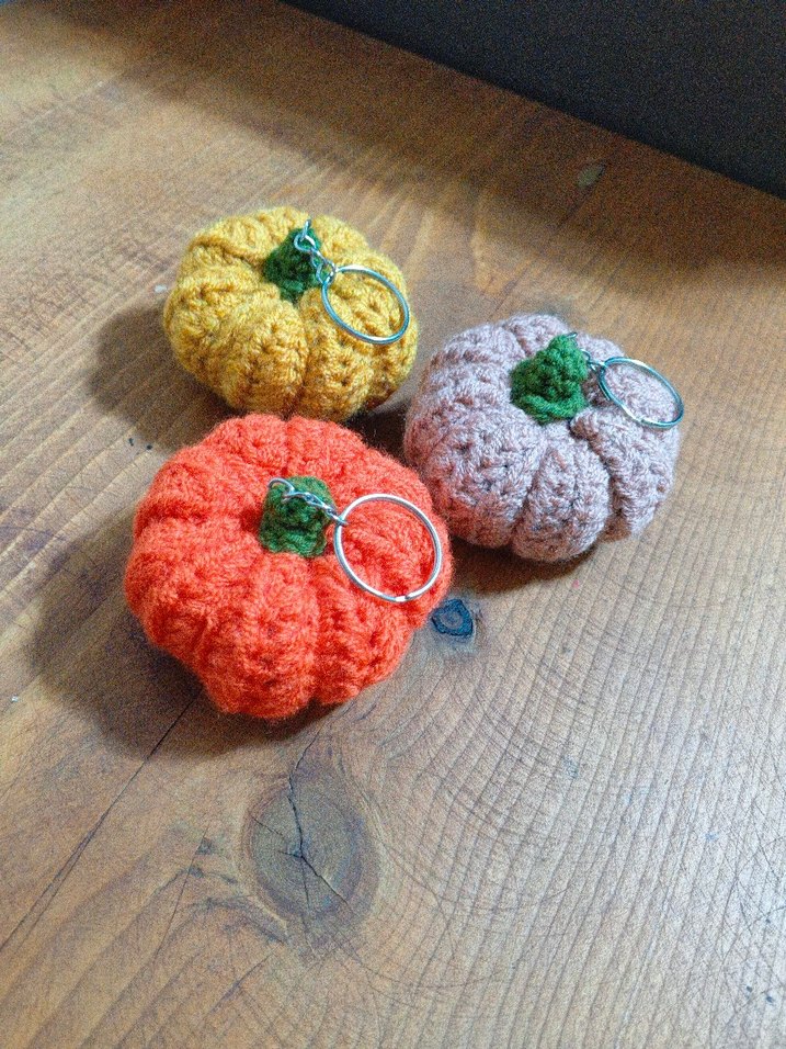 Renkli Örgü Kabak Anahtarlık Seti - Görsel 3