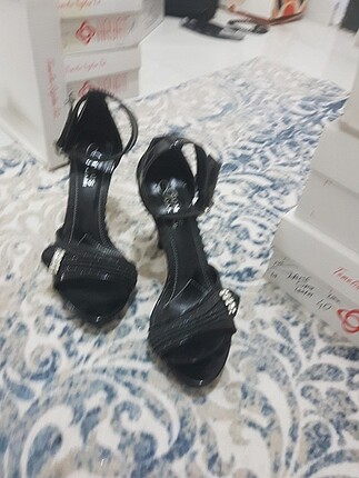 Zara Idare eder