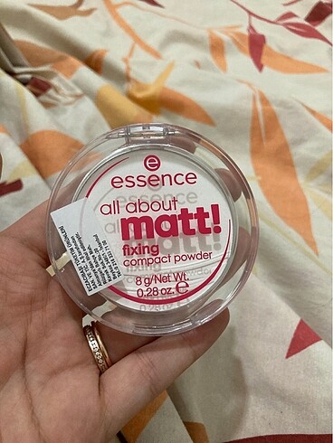 Essence all about matte pudra