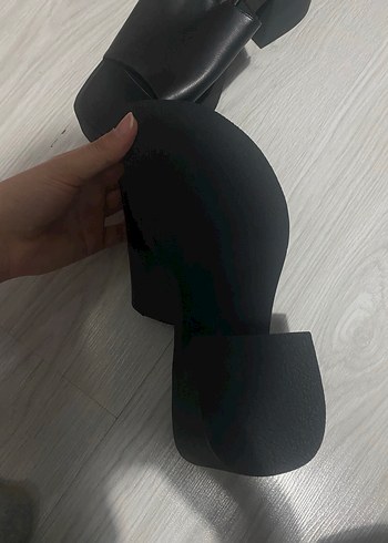 Siyah Platform Topuklu Minimalist Kadın Terlik - Görsel 3