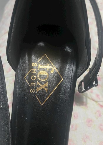 Siyah Tokalı İnce Topuklu Ayakkabı - Görsel 2