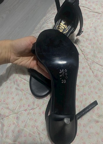 Siyah Tokalı İnce Topuklu Ayakkabı - Görsel 4