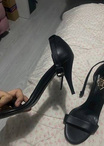Siyah Tokalı İnce Topuklu Ayakkabı - Görsel 5