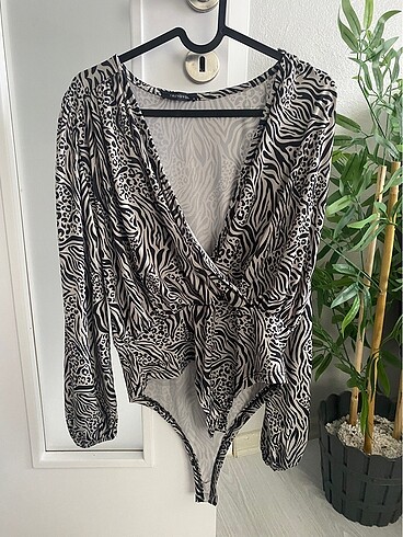 Trendyol & Milla Milla zebra desenli body