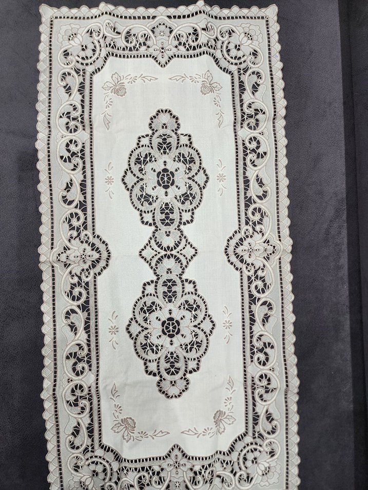 İşlemeli Beyaz Gri plastik runner - Görsel 2