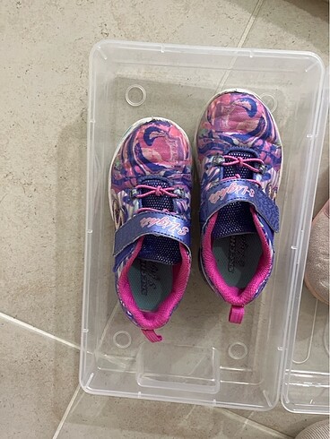 26 Beden çeşitli Renk Skechers kız çocuk ayakkabısı tertemiz