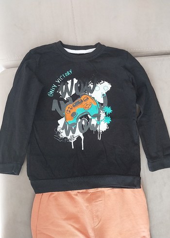 Baskılı Siyah Sweatshirt ve Turuncu eşofman  Takımı - Görsel 2