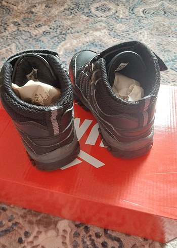 Siyah Erkek Çocuk jump bot - Görsel 3