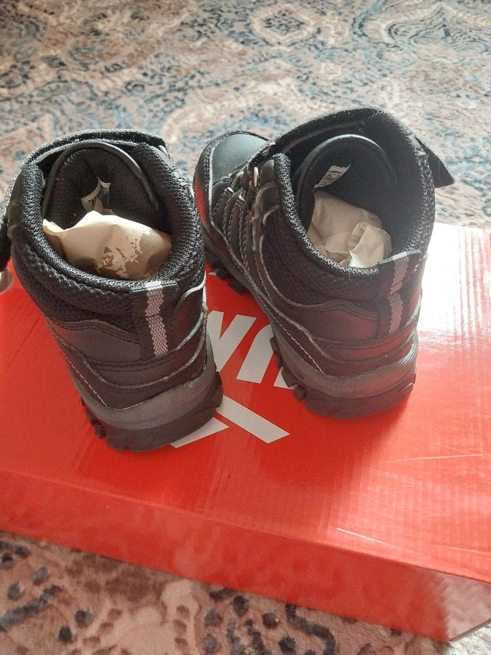 Siyah Erkek Çocuk jump bot - Görsel 3