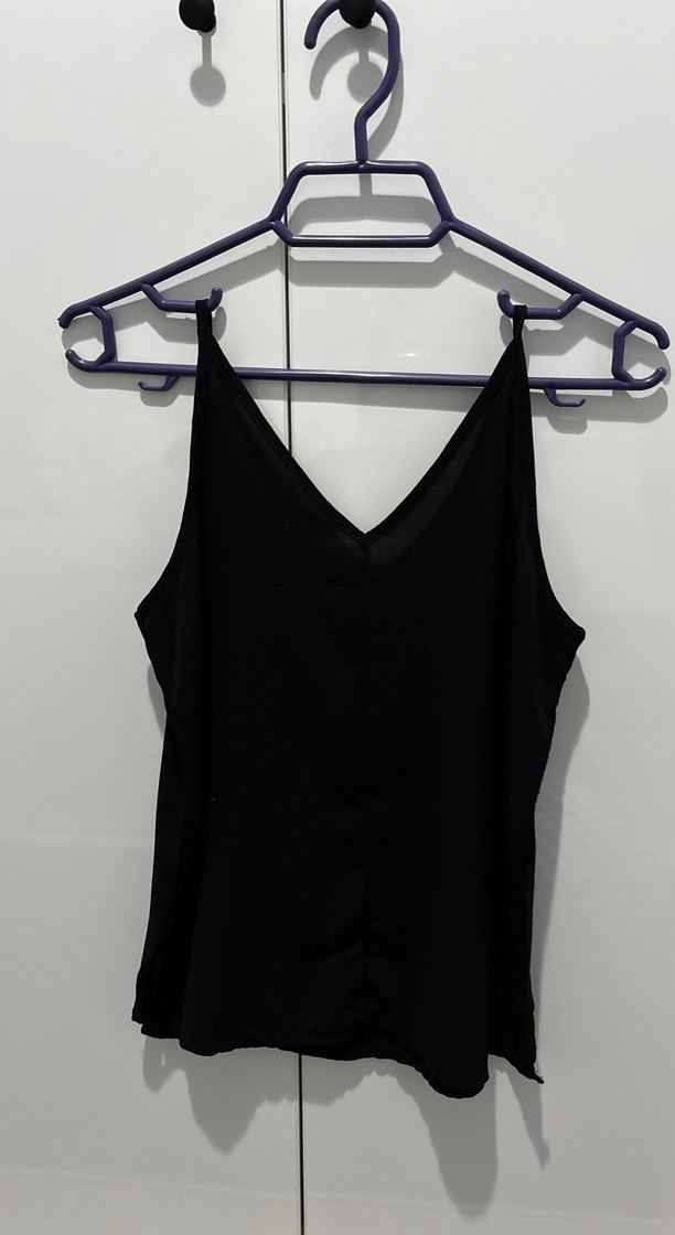 Siyah V Yakalı Kadın Atlet - Görsel 2