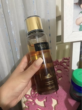 victoria?s secret vanilla lace