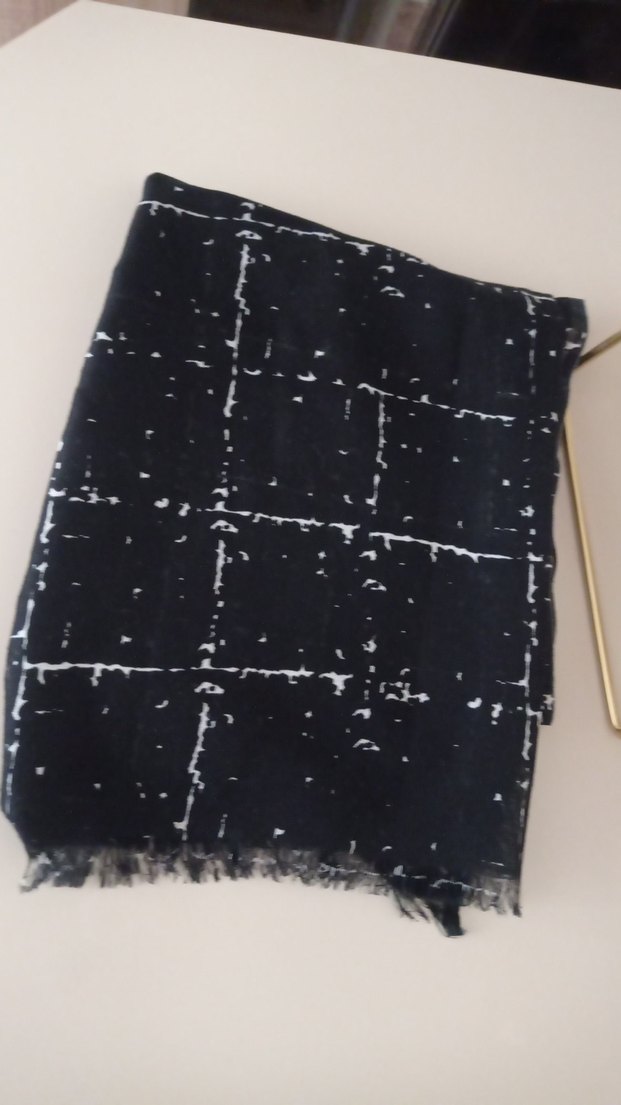 siyah sal - Görsel 2