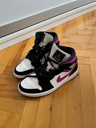 38,5 Beden siyah Renk Nike jordan 1 mid siyah magenta