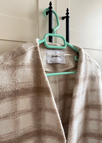 Bej Ekoseli Uzun Örgü Kadın Kaban - Görsel 5