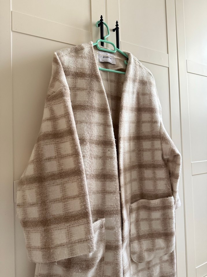 Bej Ekoseli Uzun Örgü Kadın Kaban - Görsel 3