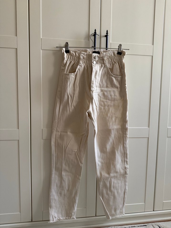 Düğmeli Beyaz Keten Midi Kadın Pantolon - Görsel 4