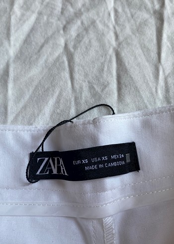 Zara Zara Beyaz kemerli ve pensli bermuda şort