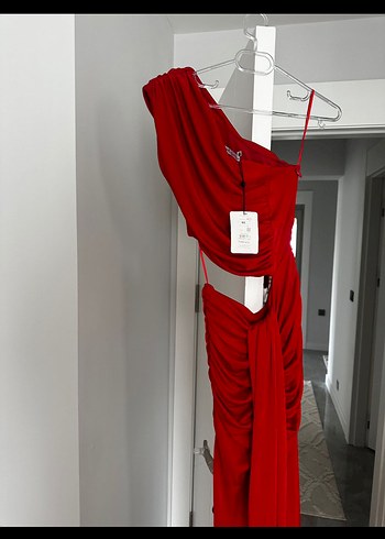 Kırmızı Drapeli Uzun Straplez Elbise - Görsel 4