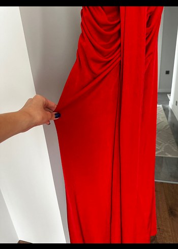 Kırmızı Drapeli Uzun Straplez Elbise - Görsel 3