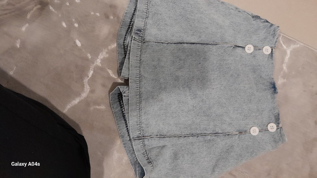 Gri Mini Düğmeli Kot Şort - Görsel 3