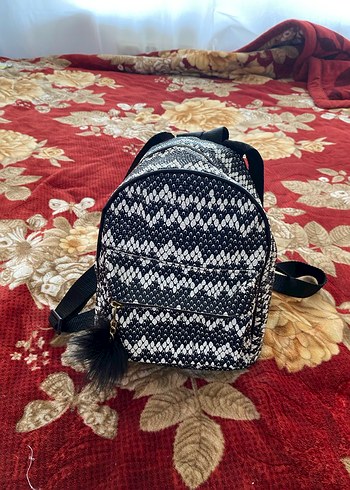 Kürk Detaylı Yılan Desenli Kadın Sırt Çantası - Görsel 2