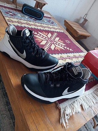 Nike air versatile