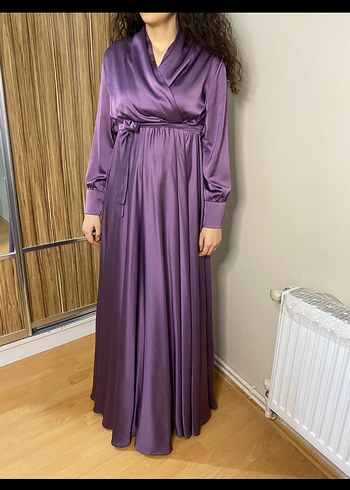 38 Beden Mor Uzun Kollu Saten Uzun Elbise