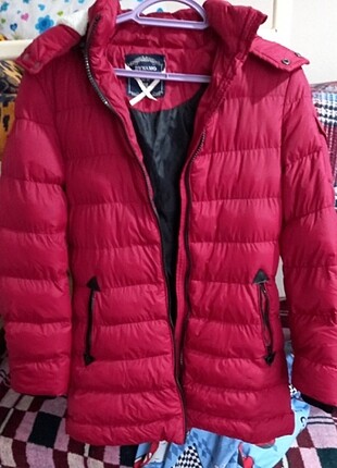 kırmızı mont