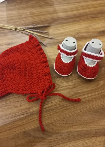 Kız Bebek Kırmızı Örgü Patik ve Şapka Seti