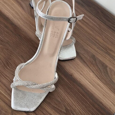 Taşlı trend ayakkabı gümüş renk