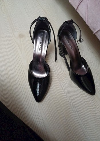 39 Beden siyah Renk Siyah Yılan Desenli Tokalı Stiletto