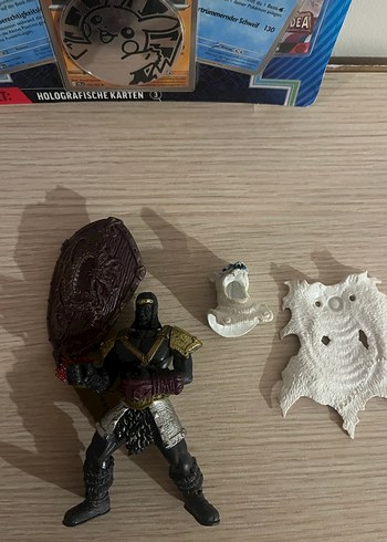 Kalkanlı Siyah Aksiyon Figürü - Görsel 2