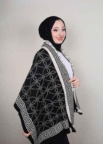 Siyah Drapeli Kadın Şal - Görsel 3