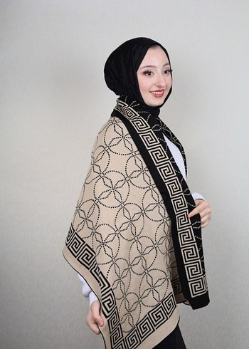 Siyah Drapeli Kadın Şal - Görsel 4