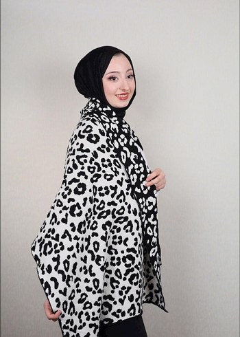 Siyah Drapeli Kadın Şal - Görsel 11