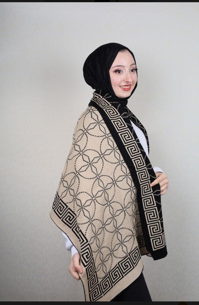 Siyah Drapeli Kadın Şal - Görsel 4