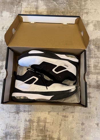 Beyaz Siyah Jordan Basketbol Ayakkabısı - Görsel 3