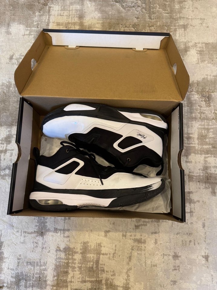 Beyaz Siyah Jordan Basketbol Ayakkabısı - Görsel 3