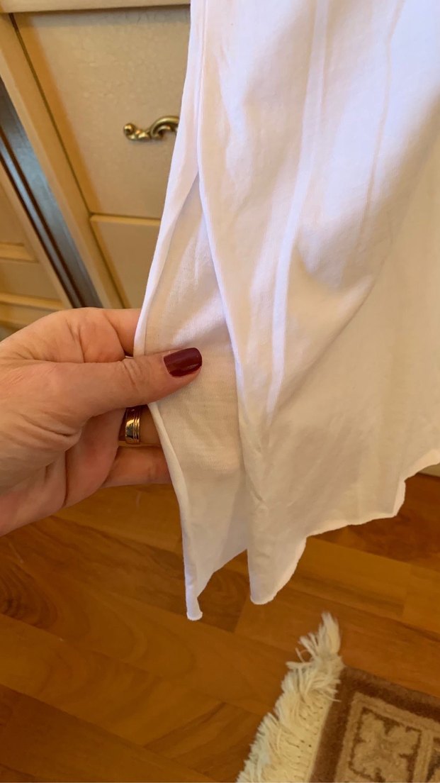 Beyaz V Yaka tişört - Görsel 4