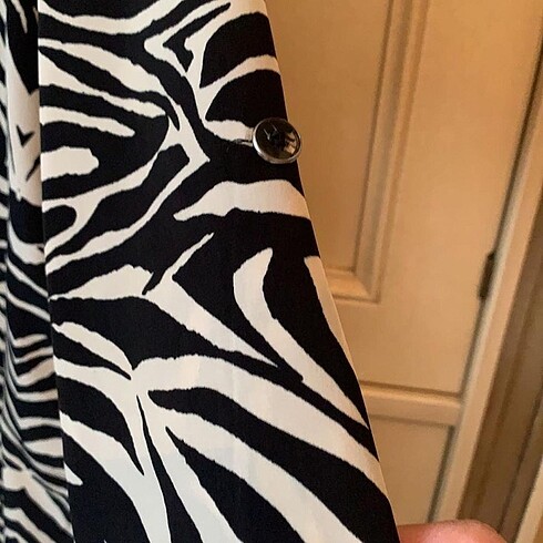 38 Beden siyah Renk Zebra desen Zara bluz