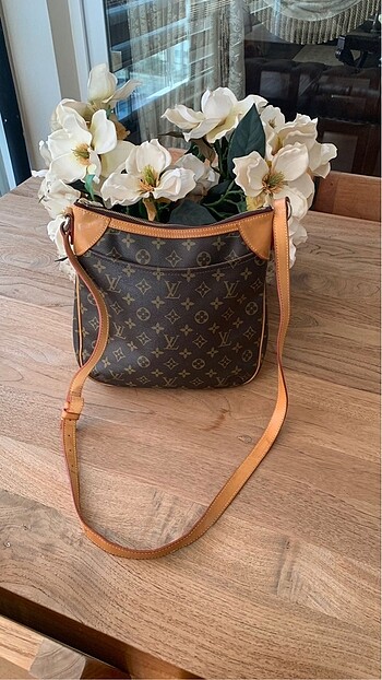 Louis Vuitton askılı çanta