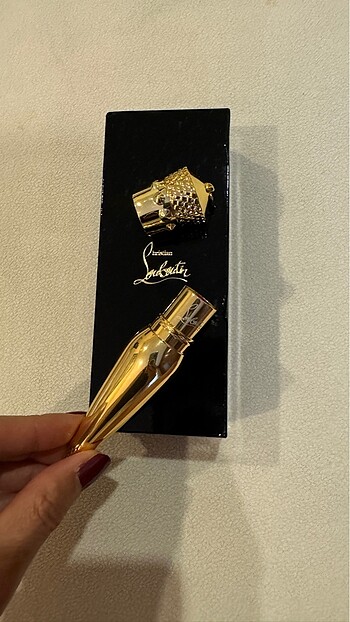  Beden Christian Louboutin ruj