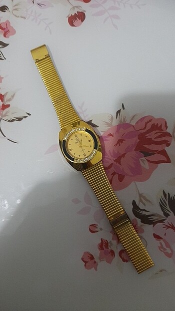 Diğer Gold taşlı kol saati