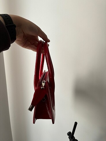 KIRMIZI EL ÇANTASI - Görsel 2