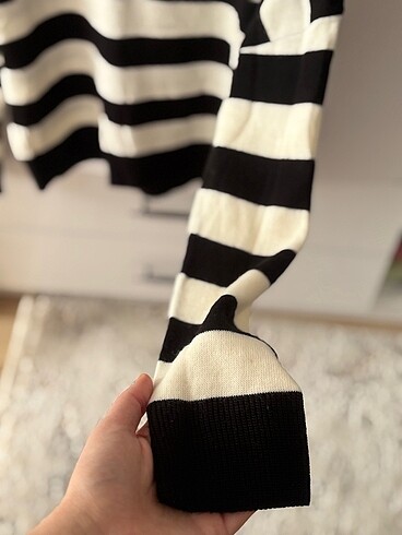 SİYAH BEYAZ ÇİZGİLİ KAZAK - Görsel 2