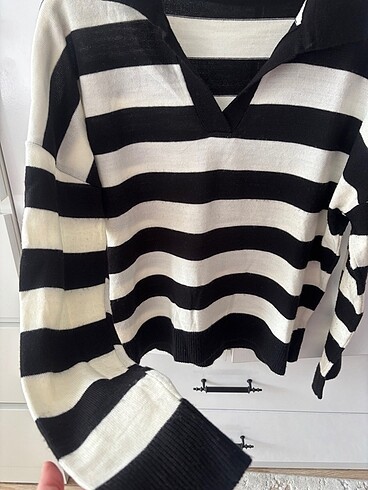 SİYAH BEYAZ ÇİZGİLİ KAZAK - Görsel 4
