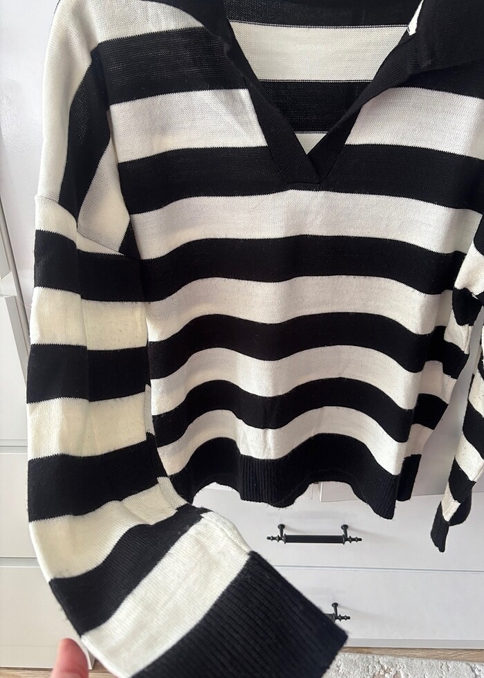 SİYAH BEYAZ ÇİZGİLİ KAZAK - Görsel 4