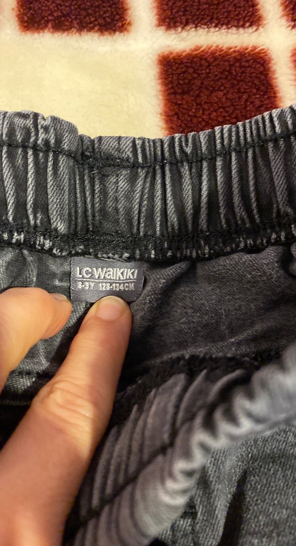 Erkek Çocuk Gri Kot Pantolon ve Kırmızı Desenli Kazak - Görsel 4