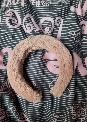 Pembe Kürklü Kadın Saç Bandı - Görsel 3