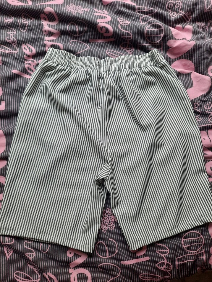 Kadın Gri Zebra Desenli Pliseli Bermuda keten Şort unisex - Görsel 3